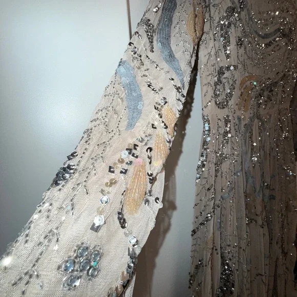 NWT | Mac Duggal 5217 Nude Elegant Sequin Embellished Cream Gown Size 4 - Picture 7 of 12